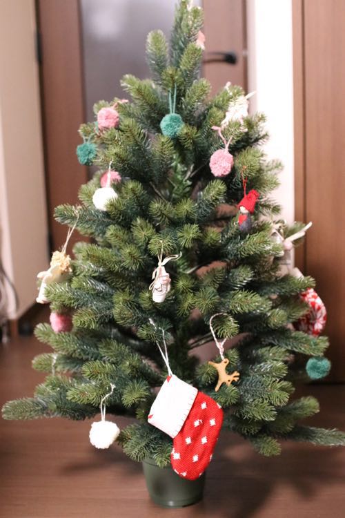 今年もPLASTIFLOR社のクリスマスツリーに飾り付けしてみました
